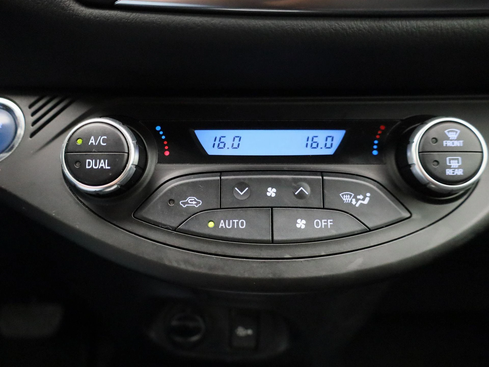 Toyota-Yaris-image-21