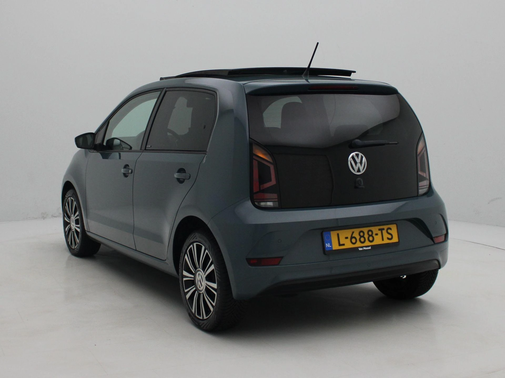 Volkswagen-up!-image-1