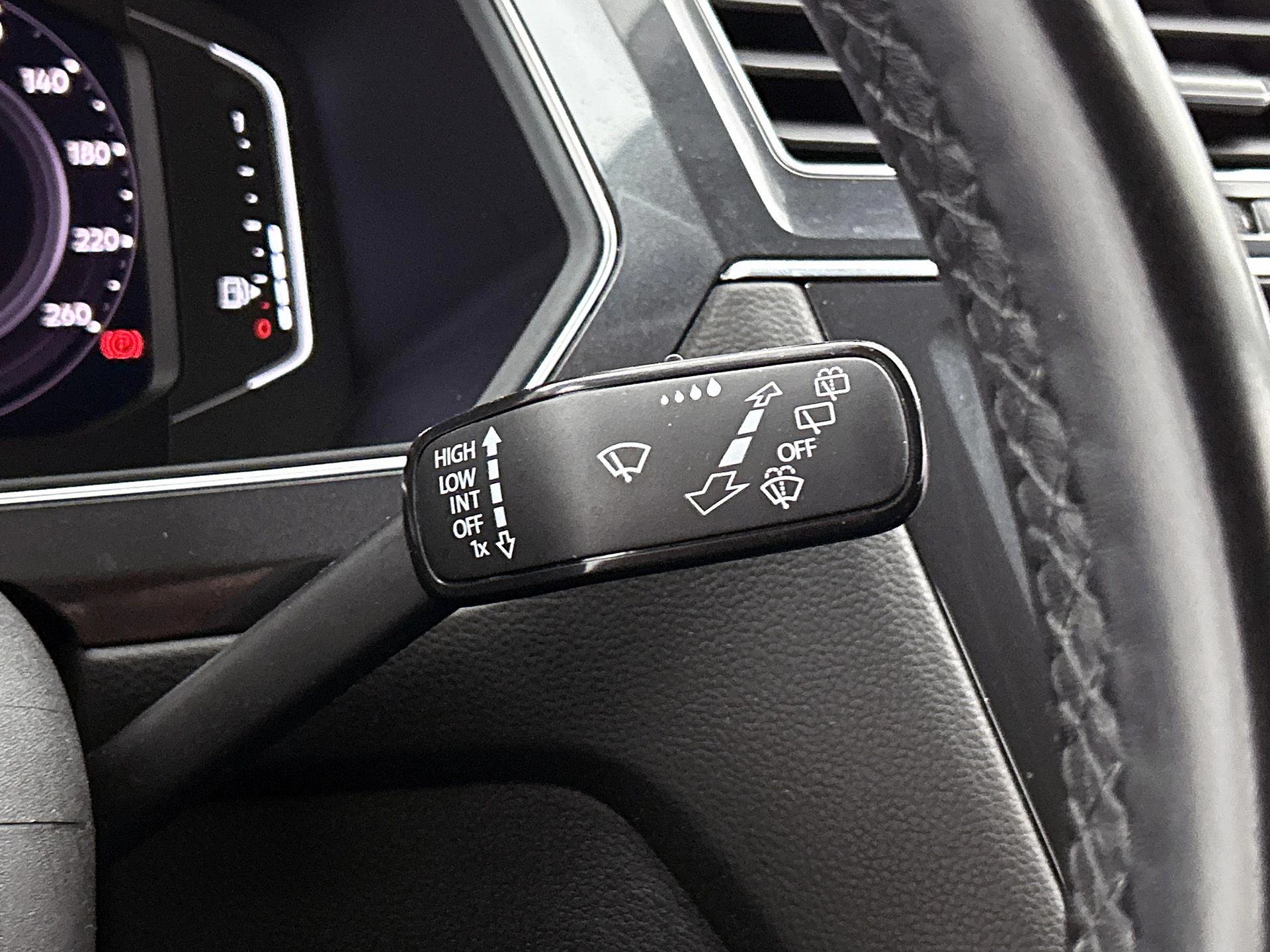 Volkswagen-Tiguan Allspace-image-11