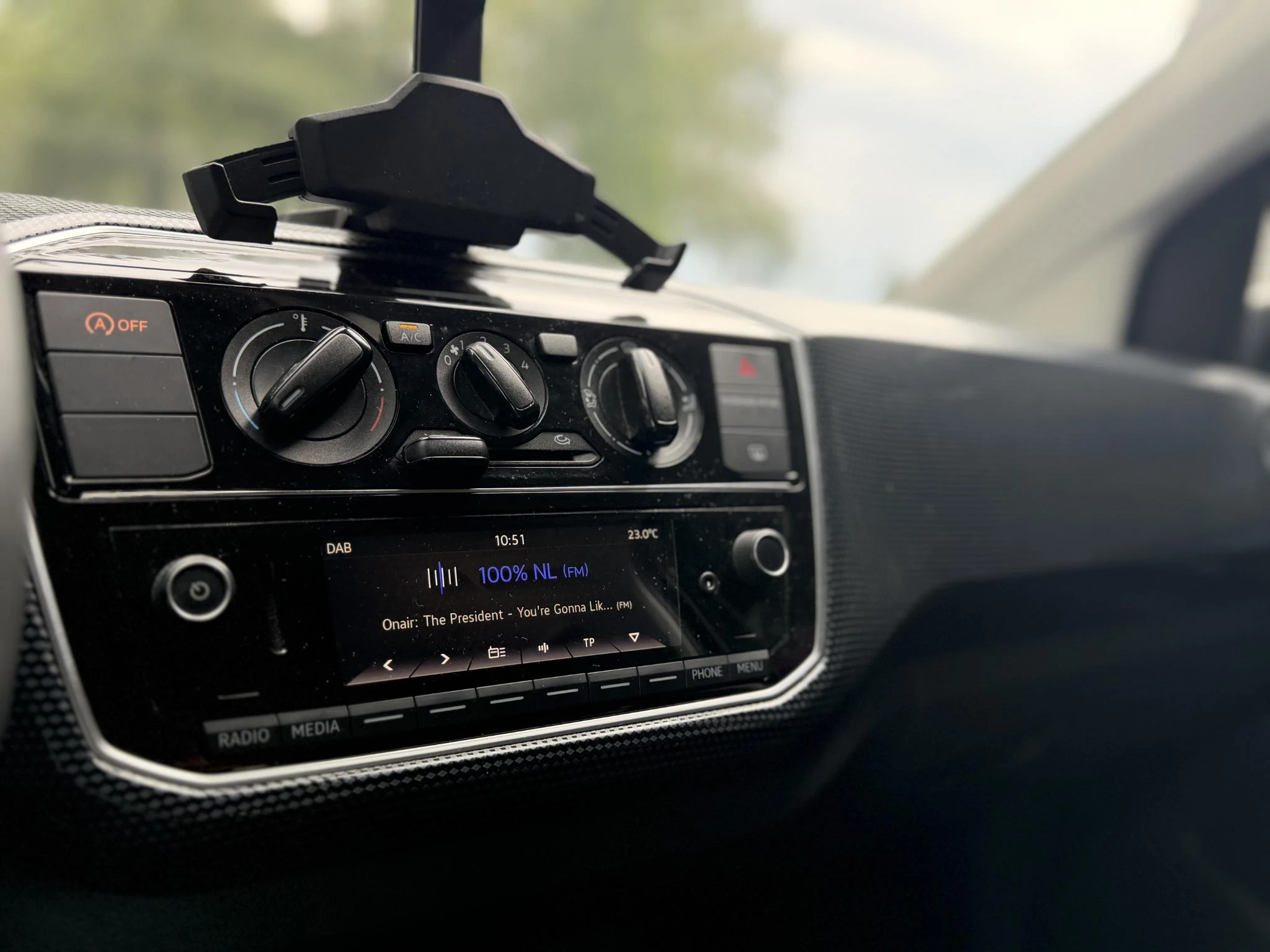 Volkswagen-up!-image-4