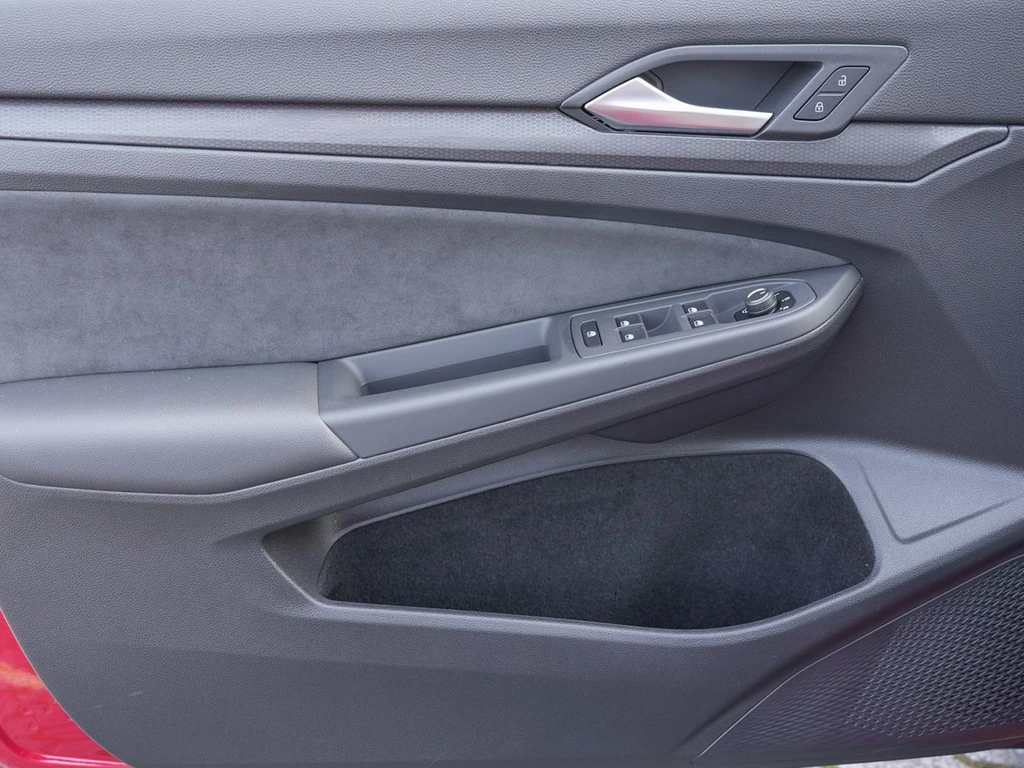 Volkswagen-Golf-image-14