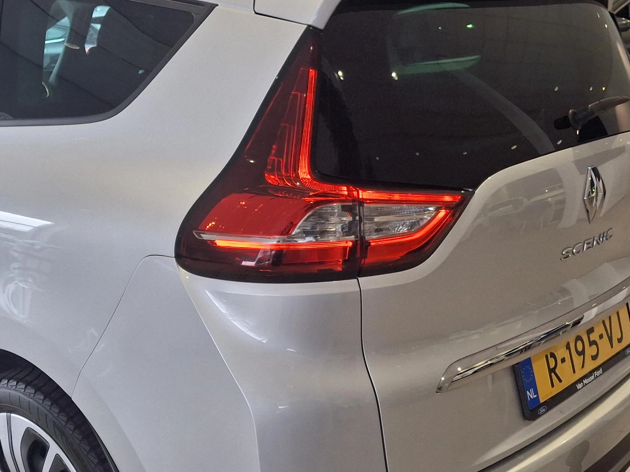 Renault-Grand Scénic-image-6