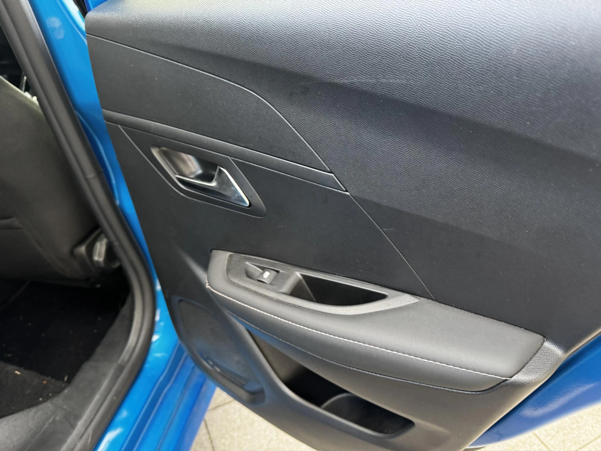 Peugeot-e-208-image-20