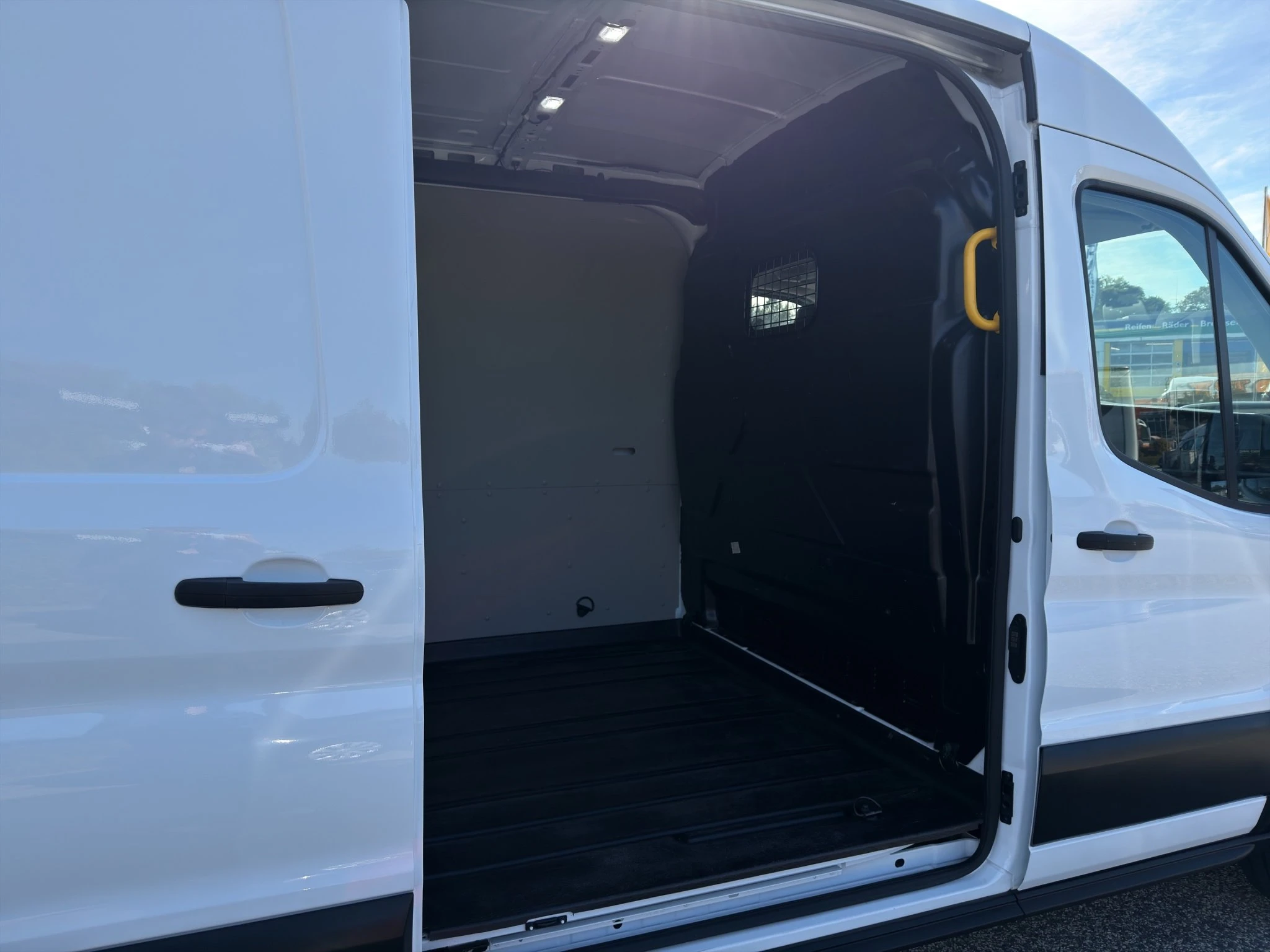 Ford-Transit-image-18