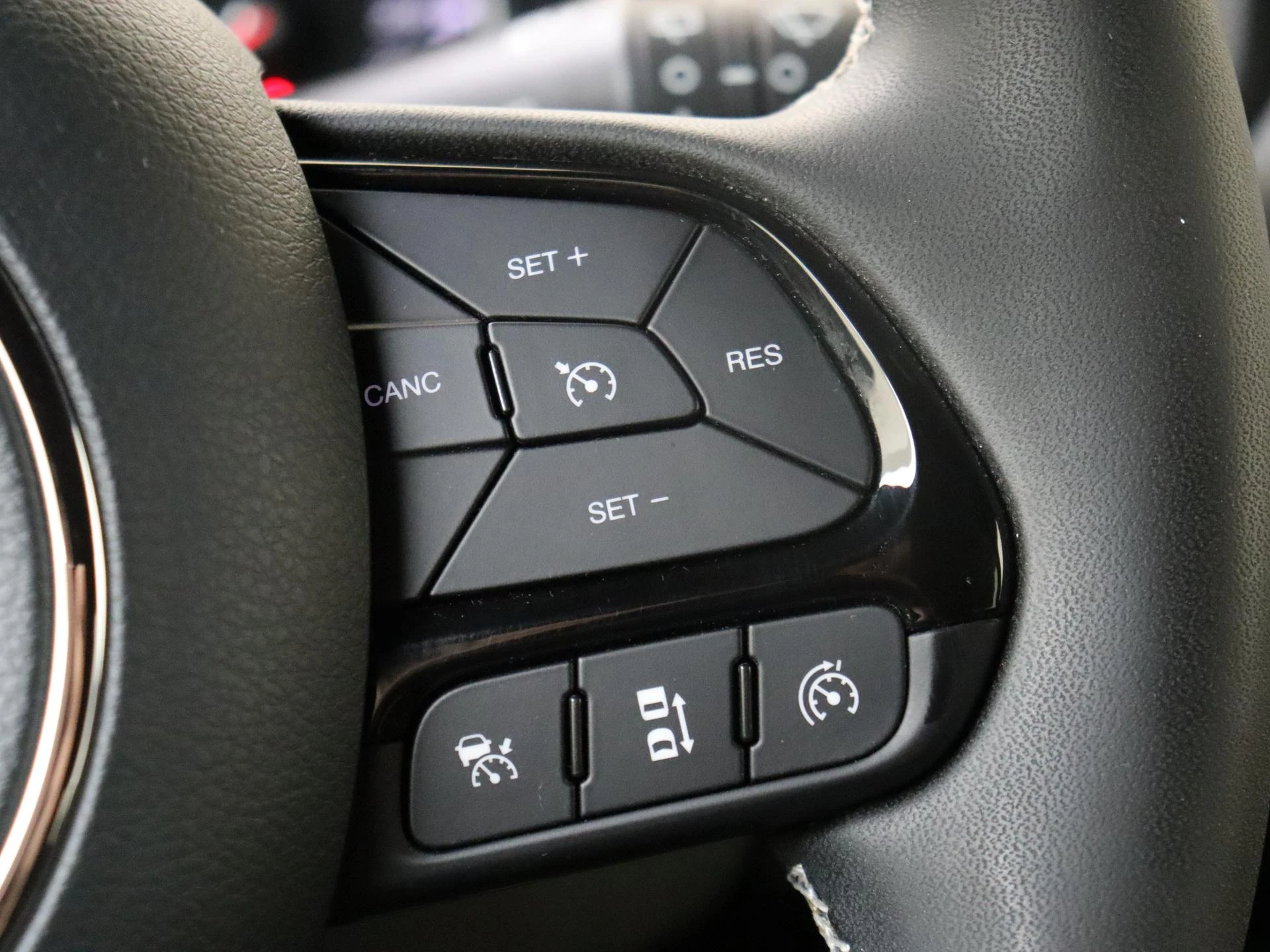 Jeep-Renegade-image-12