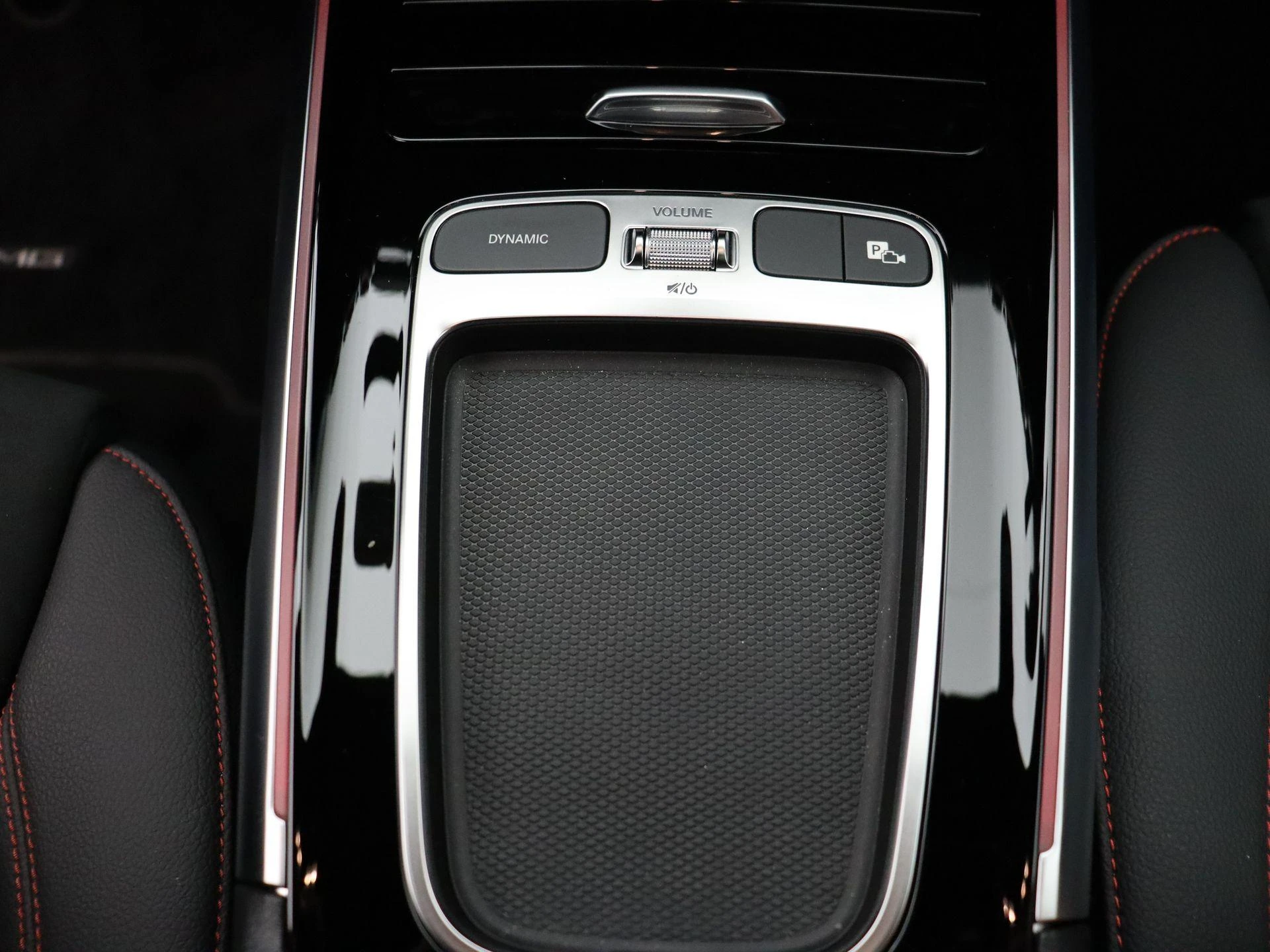 Mercedes-Benz-EQB-image-19