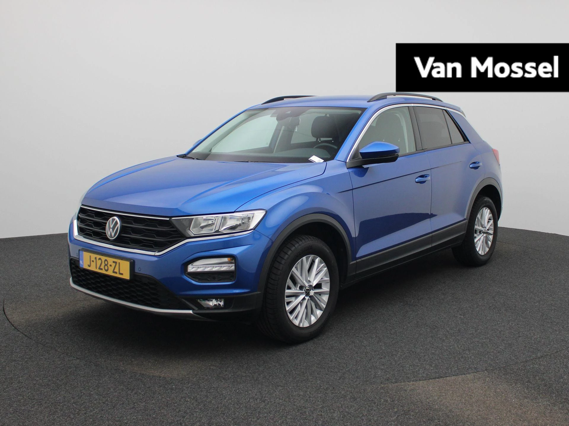 Volkswagen-T-Roc-image-0