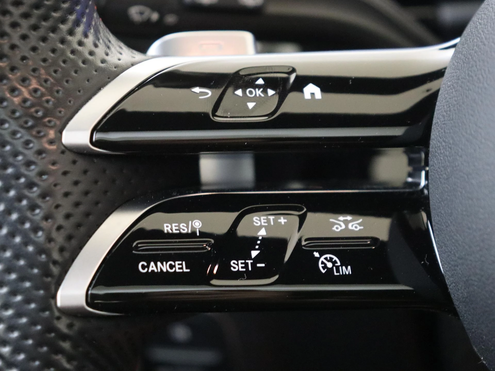 Mercedes-Benz-B-Klasse-image-12