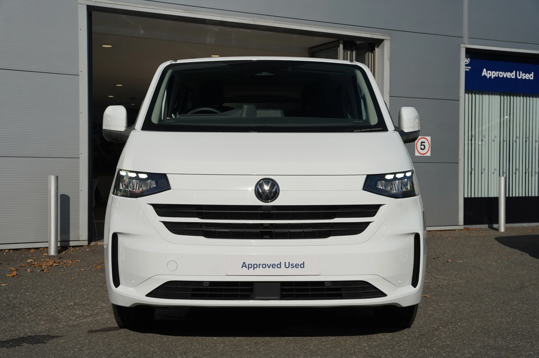 Volkswagen-Transporter-image-6