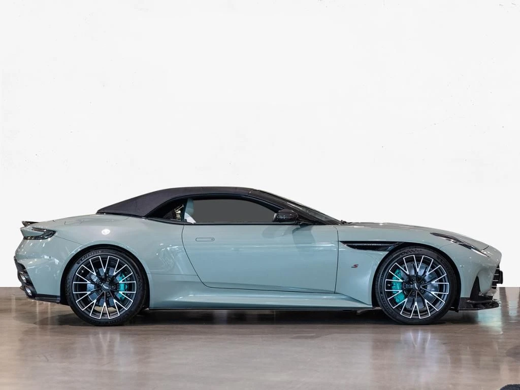 Aston Martin-DB12-image-23