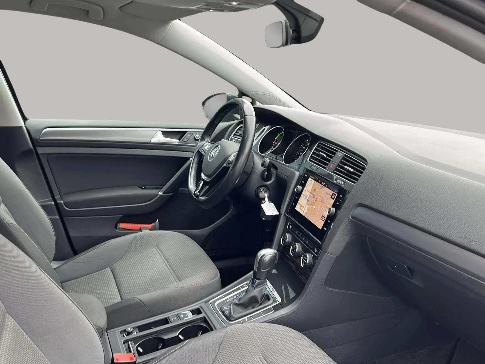 Volkswagen-e-Golf-image-13