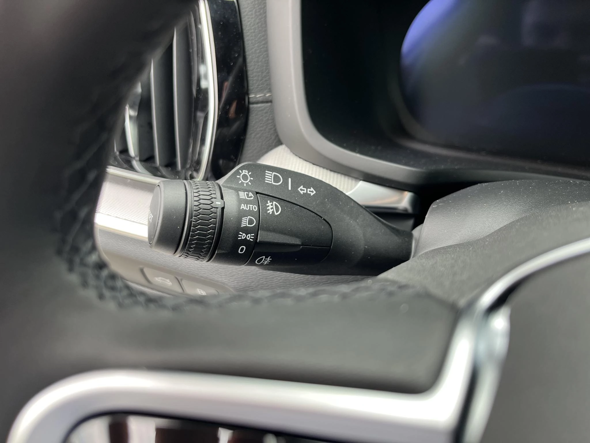 Volvo V60 T8 Plug-in hybrid AWD Ultra Dark