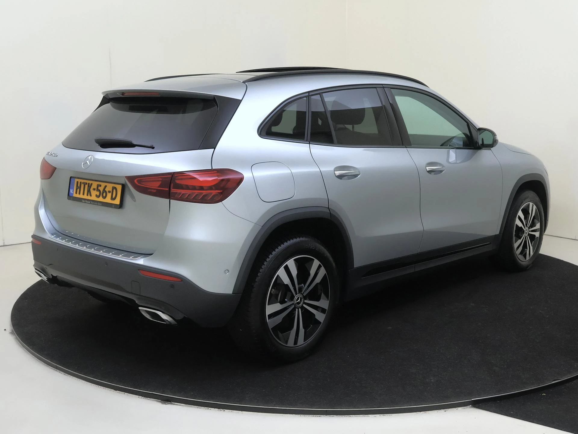 Mercedes-Benz-GLA-image-3