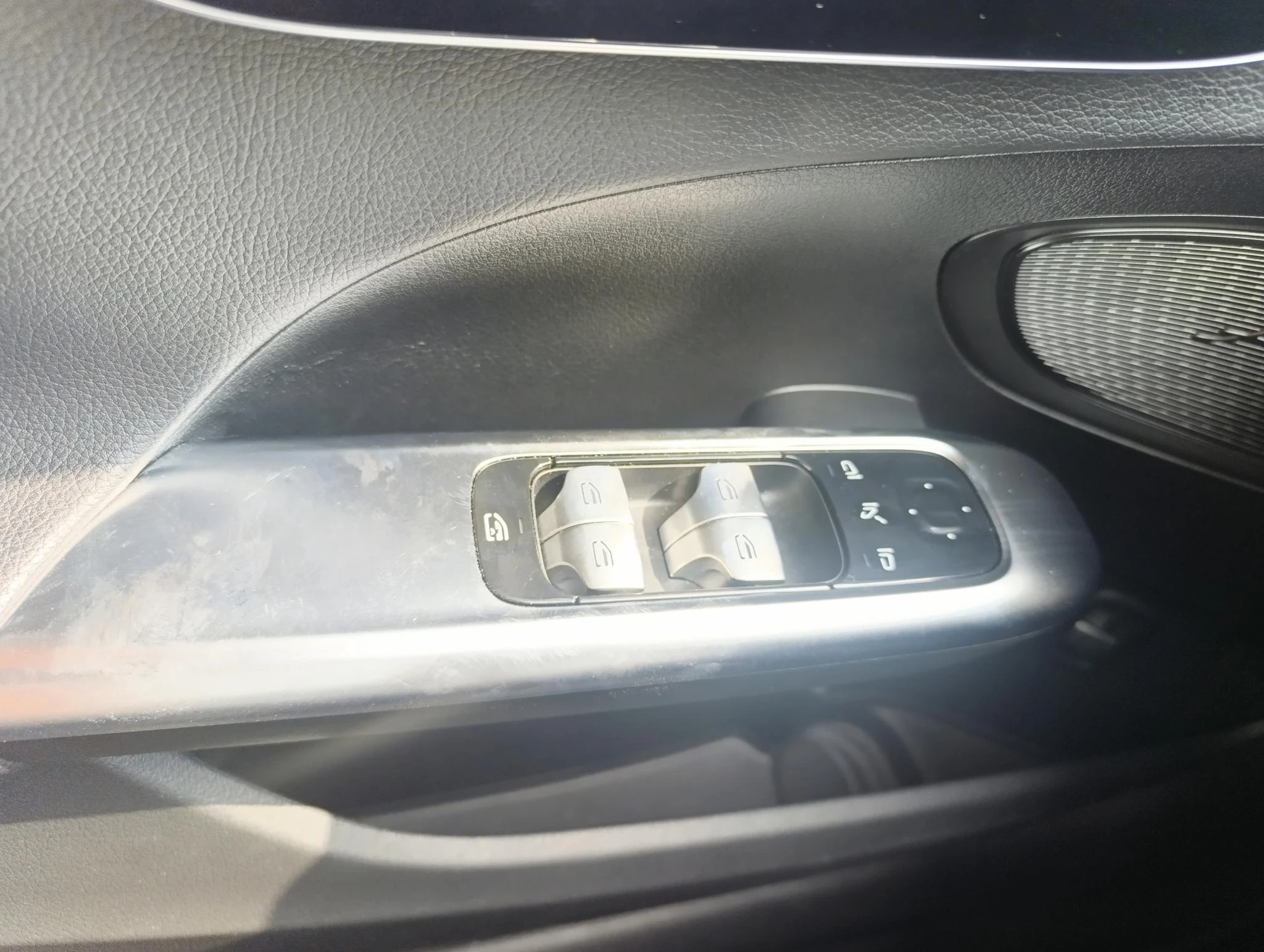 Mercedes-Benz-C-Klasse-image-13