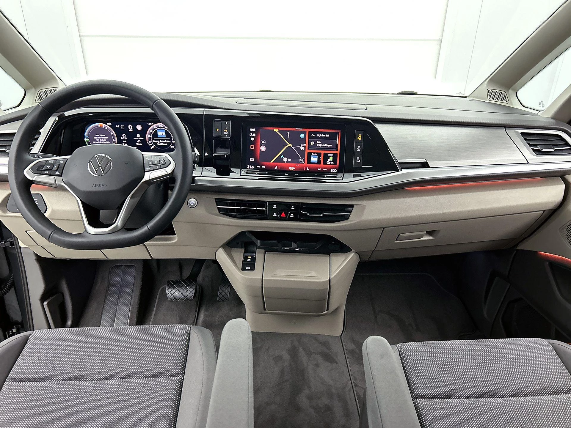 Volkswagen-Multivan-image-23