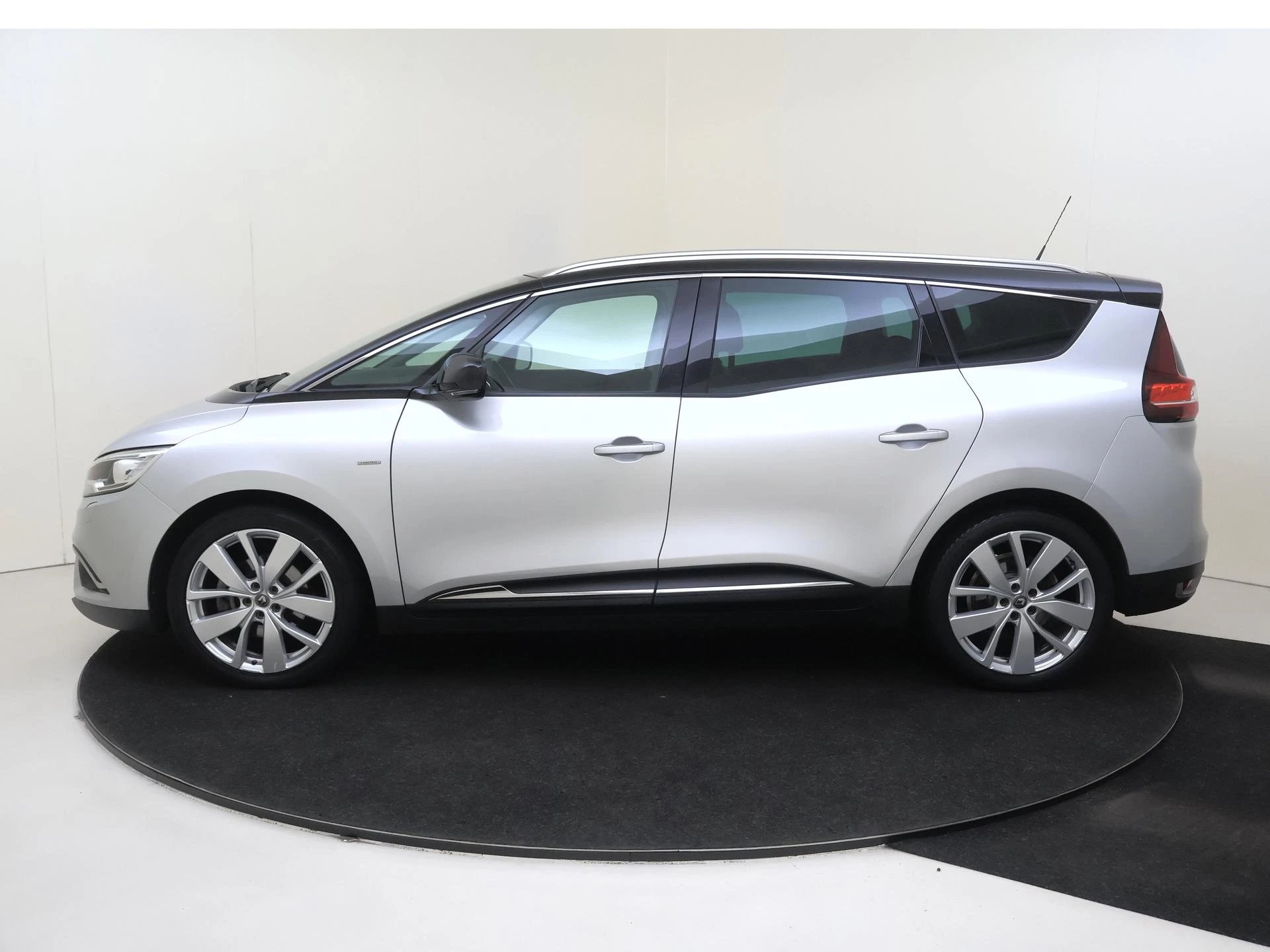 Renault-Grand Scénic-image-7