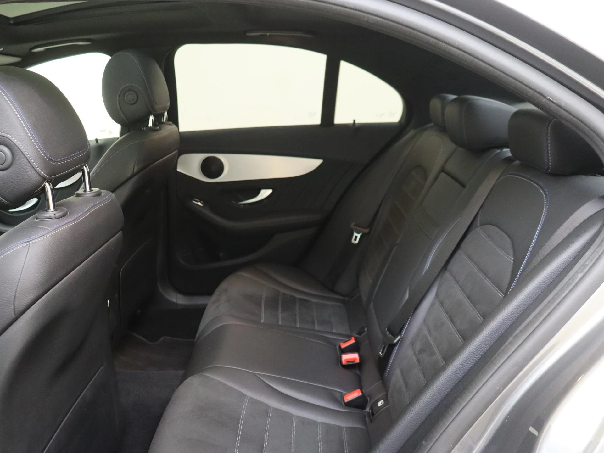 Mercedes-Benz-C-Klasse-image-6