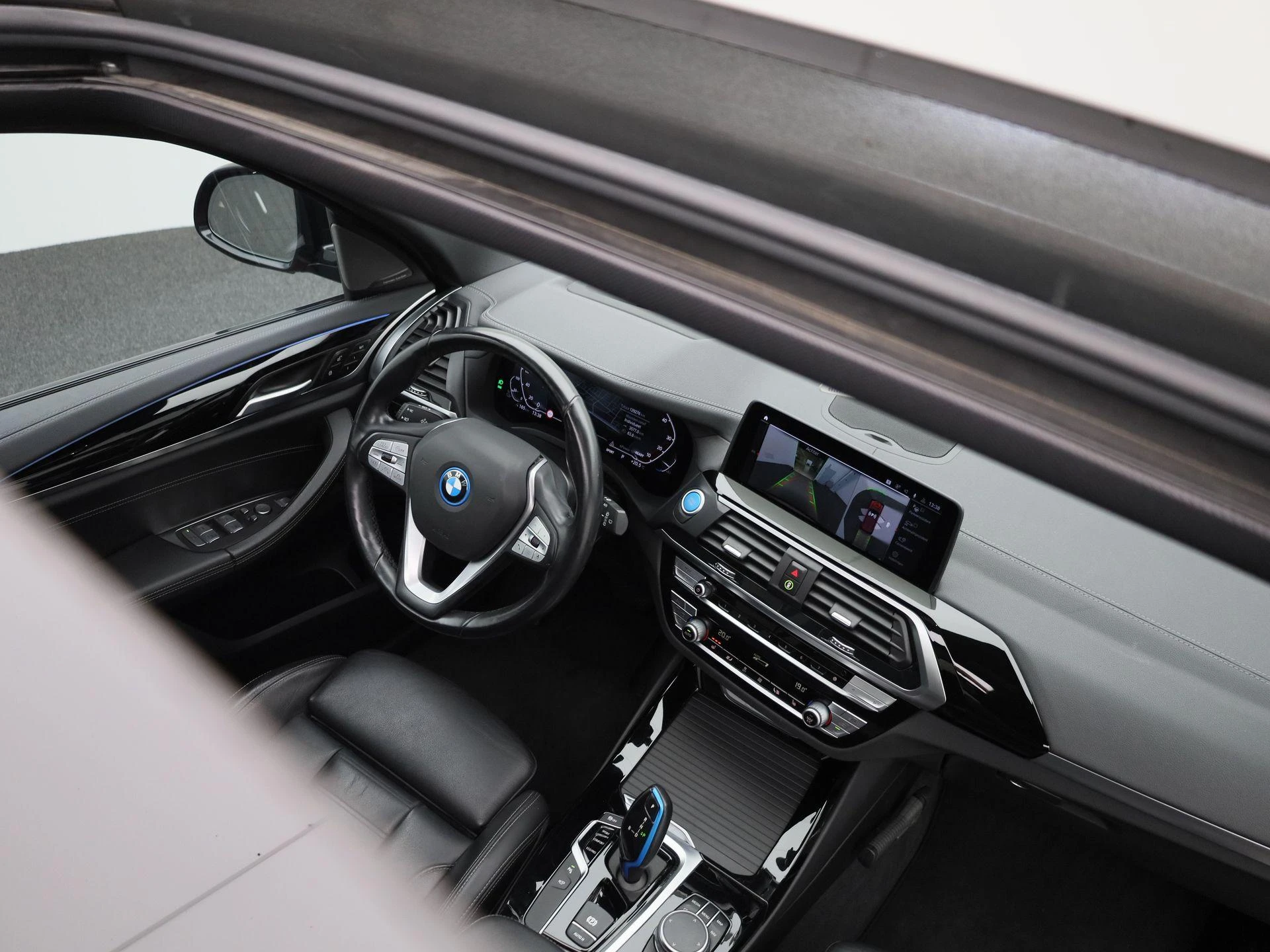 BMW-iX3-image-40