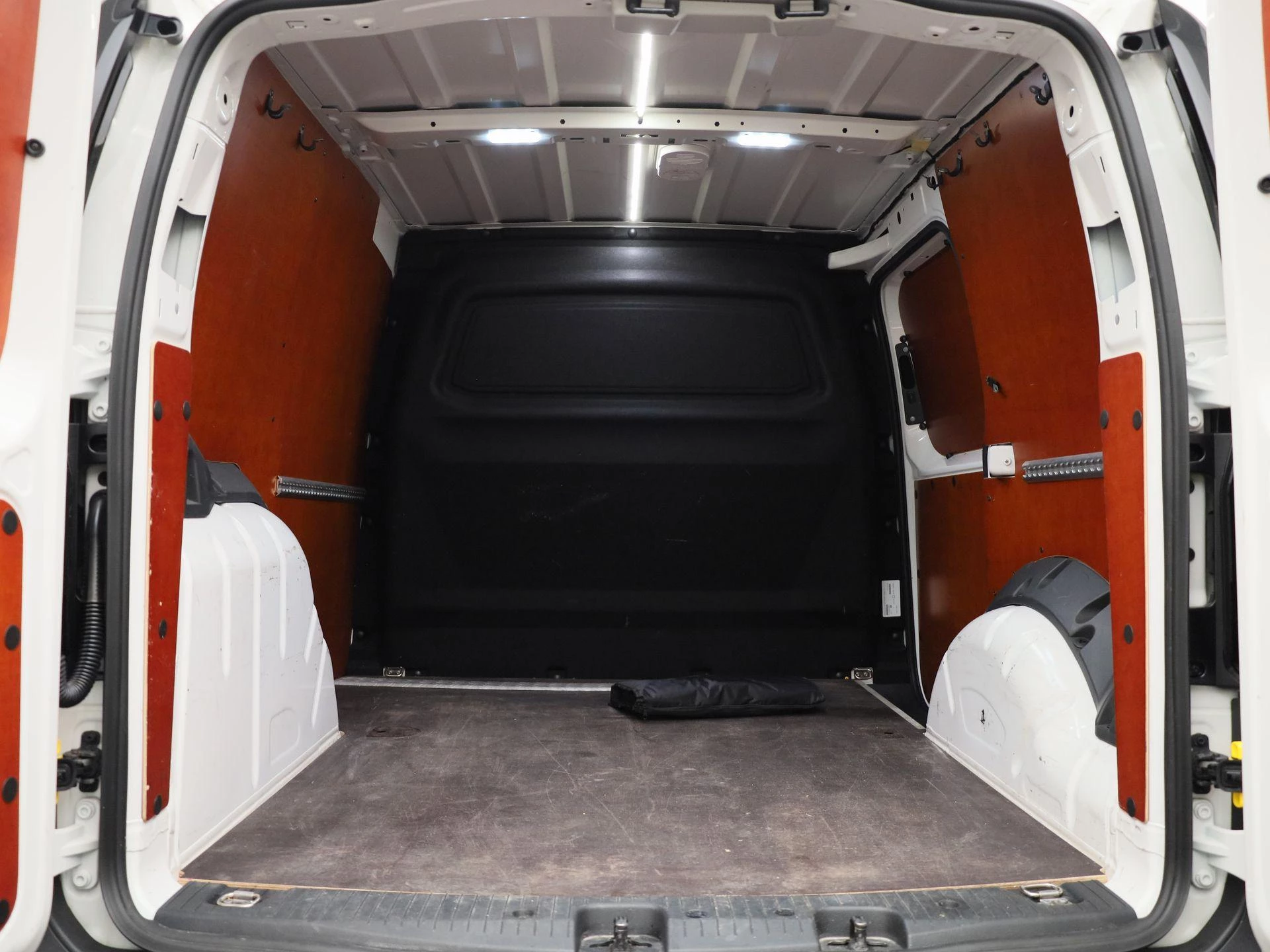 Volkswagen-Caddy-image-16