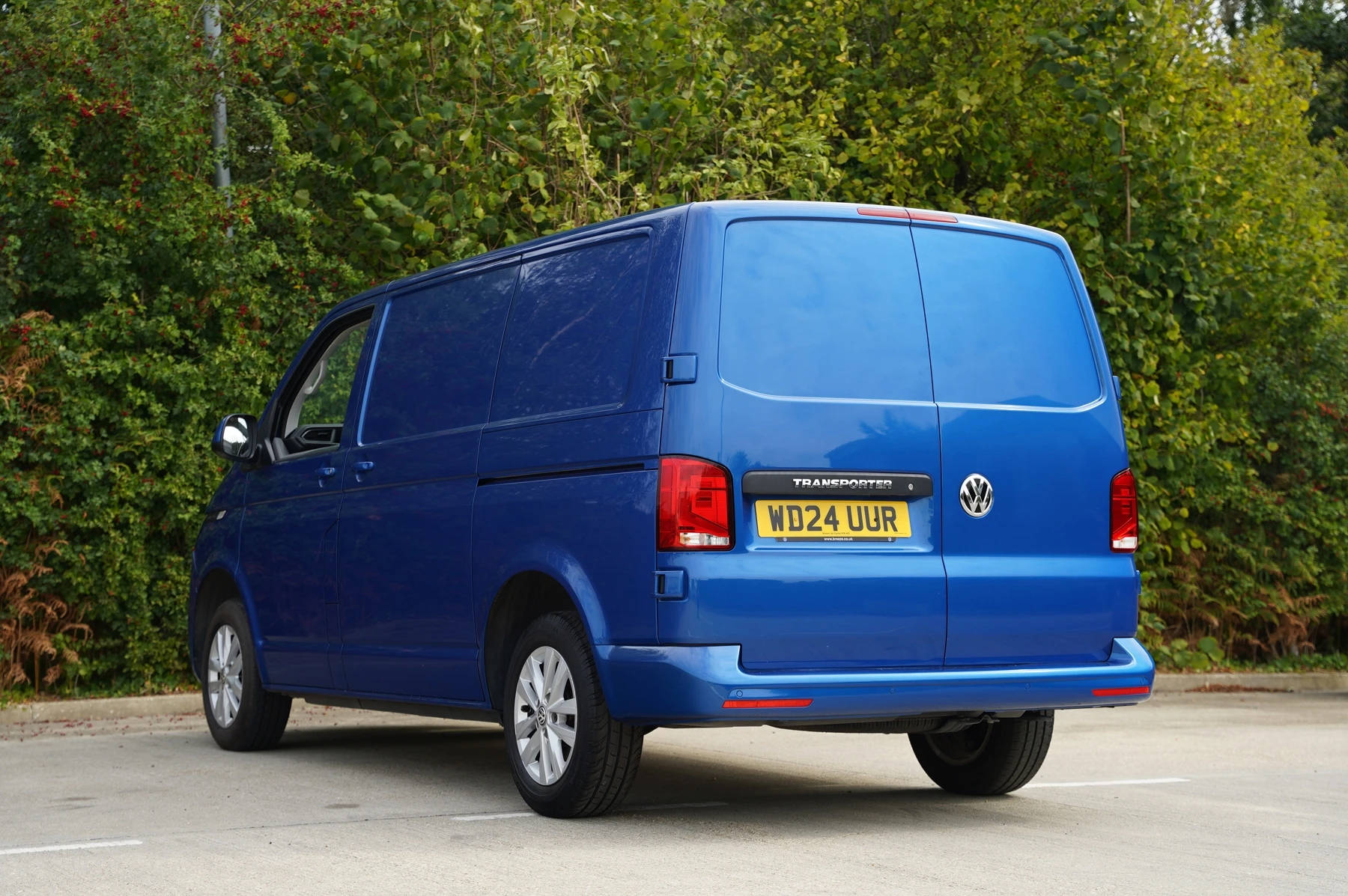 Volkswagen-Transporter-image-2