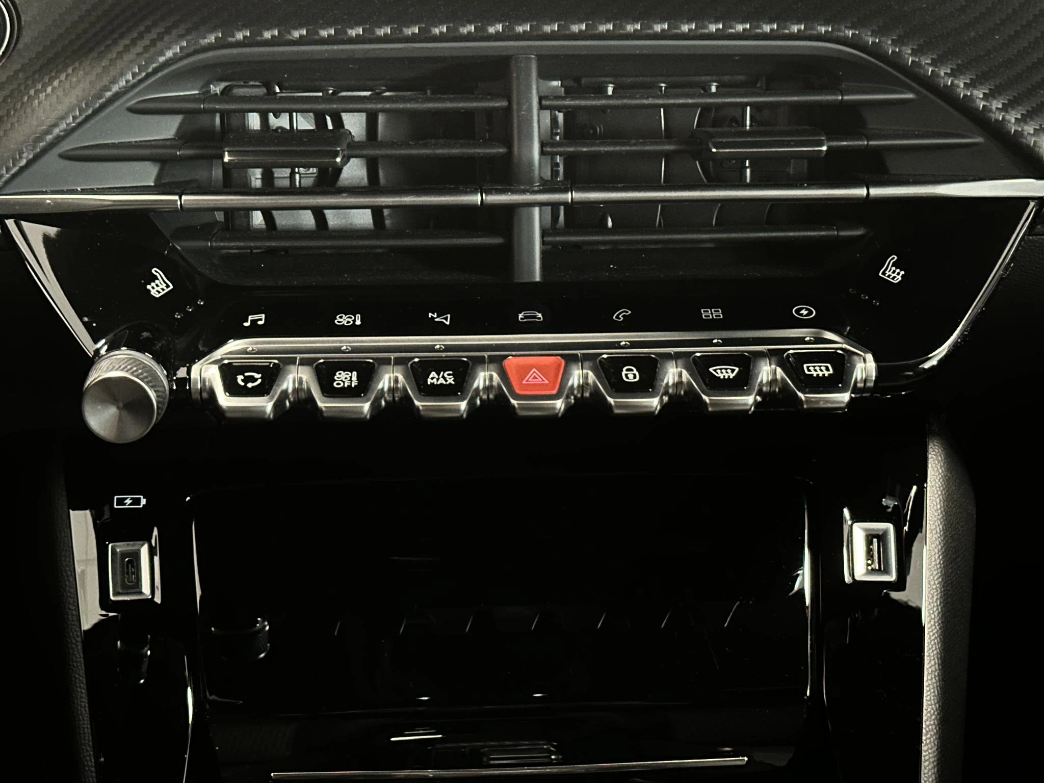 Peugeot-e-2008-image-19