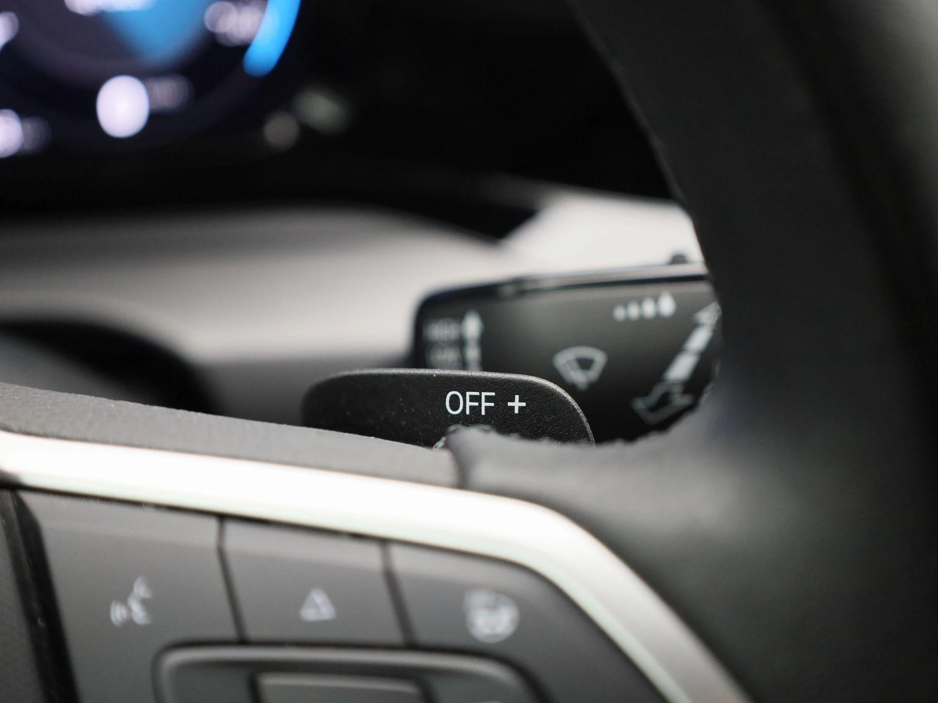 Volkswagen-Golf-image-27