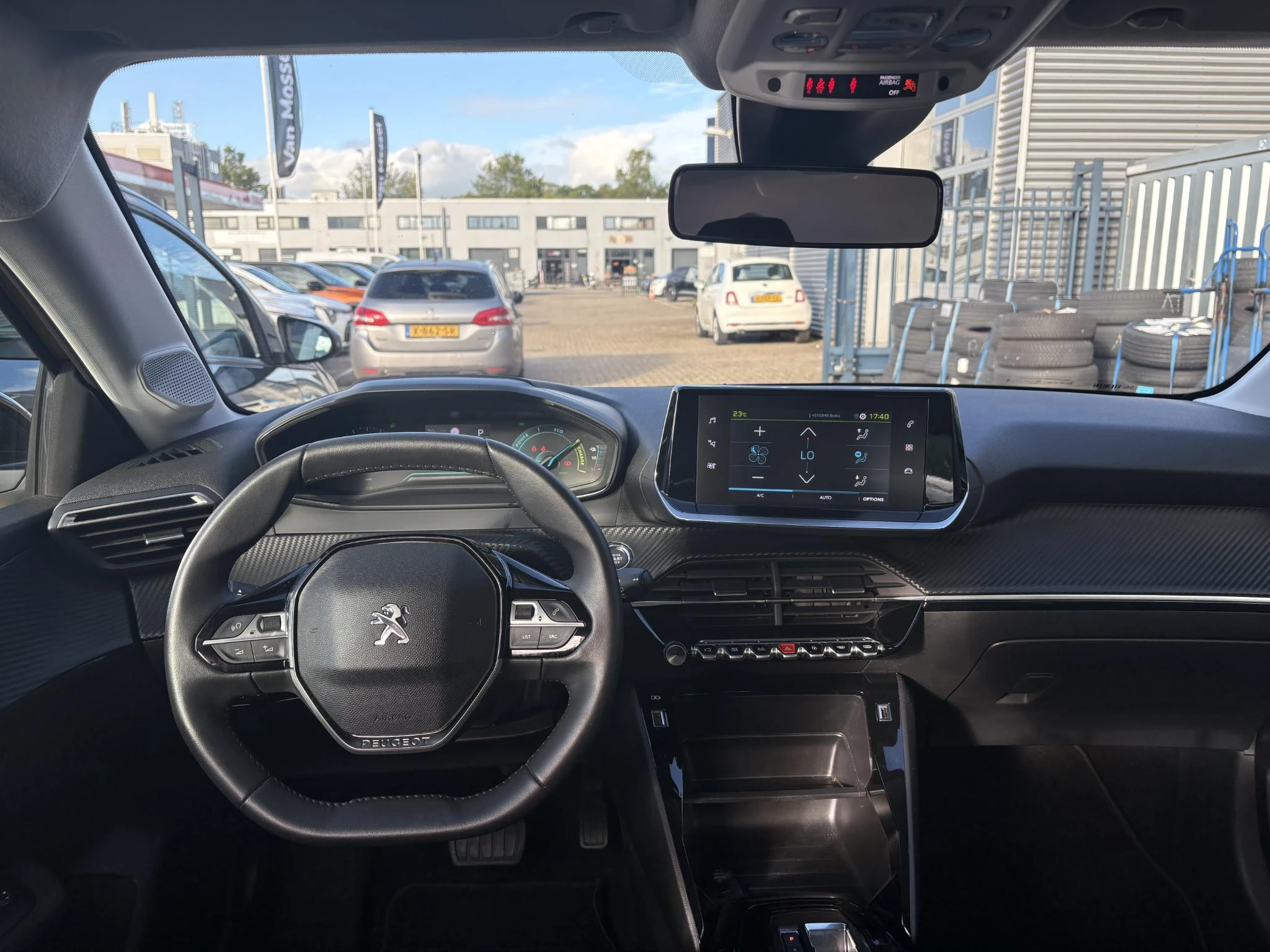Peugeot-e-208-image-10