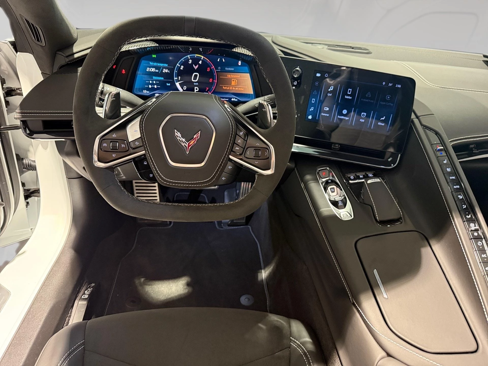 Chevrolet-Corvette-image-13