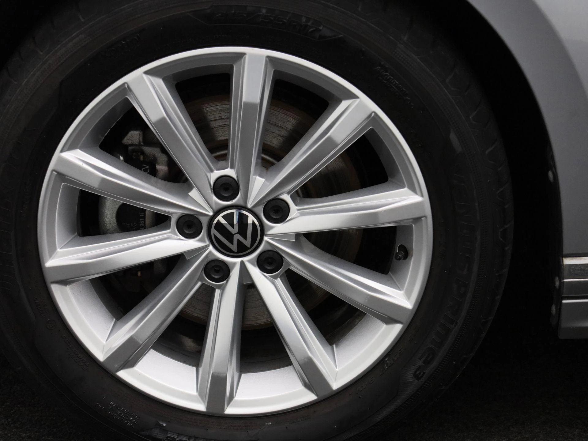 Volkswagen-Passat-image-13