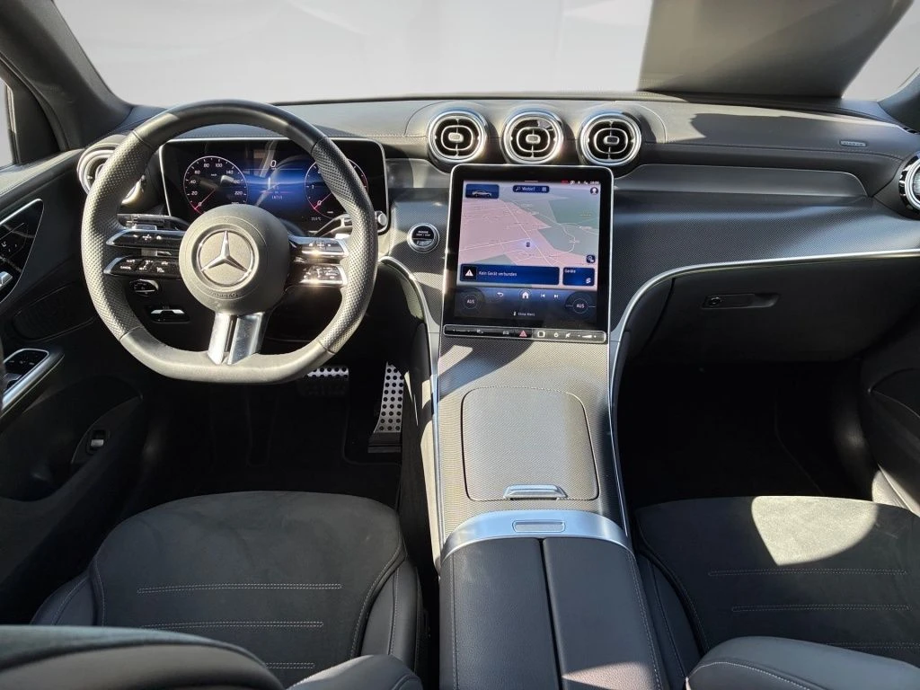 Mercedes-Benz-GLC 220 d-image-11