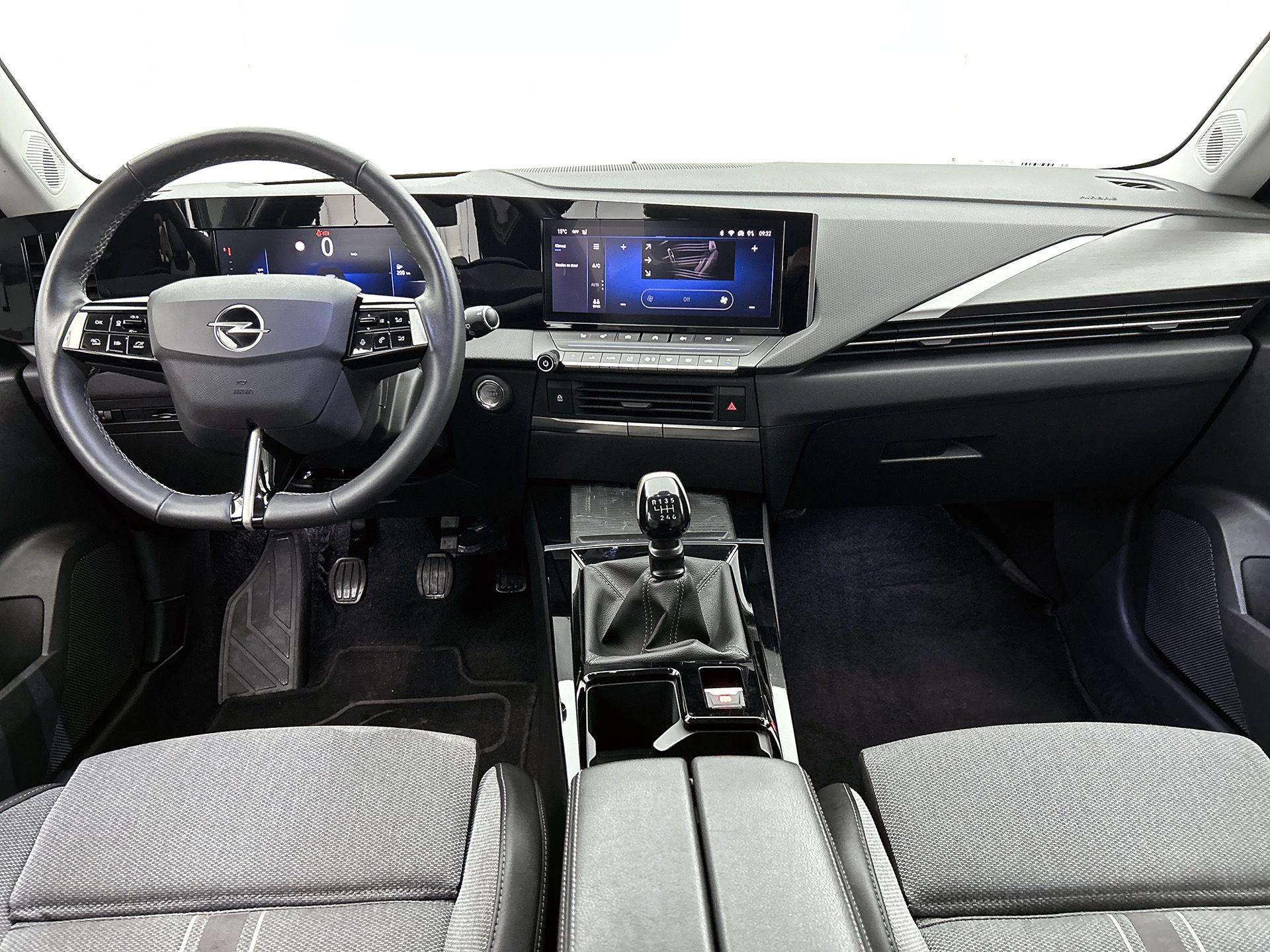 Opel-Astra-image-21