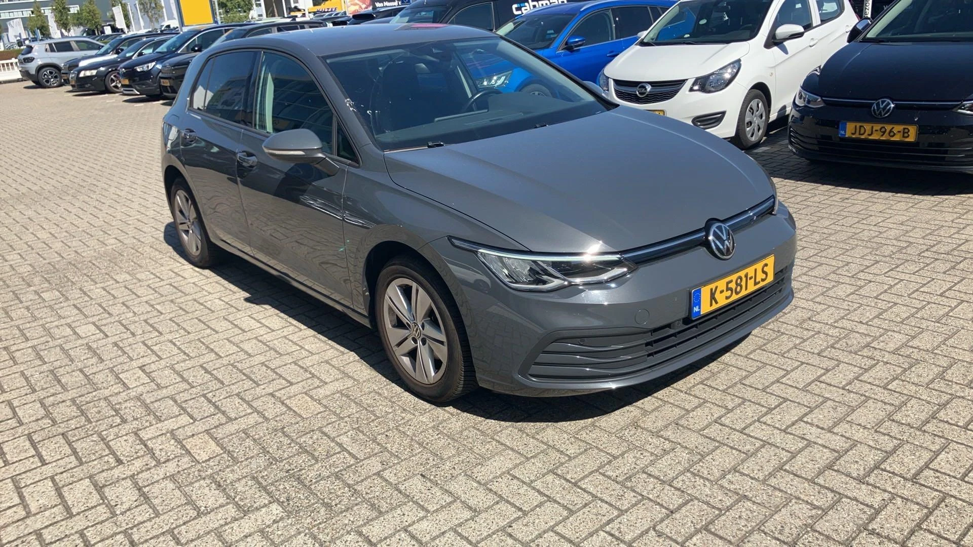 Volkswagen-Golf-image-4