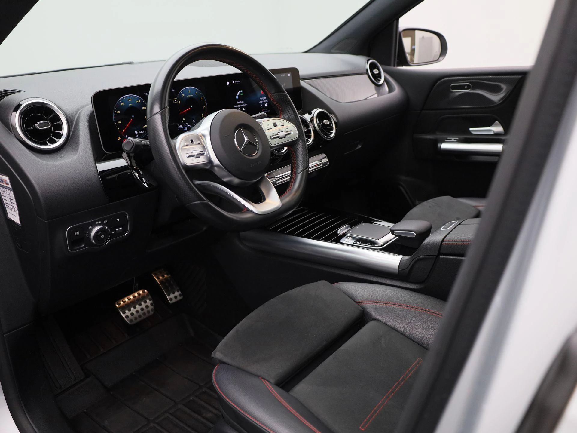 Mercedes-Benz-B-Klasse-image-15