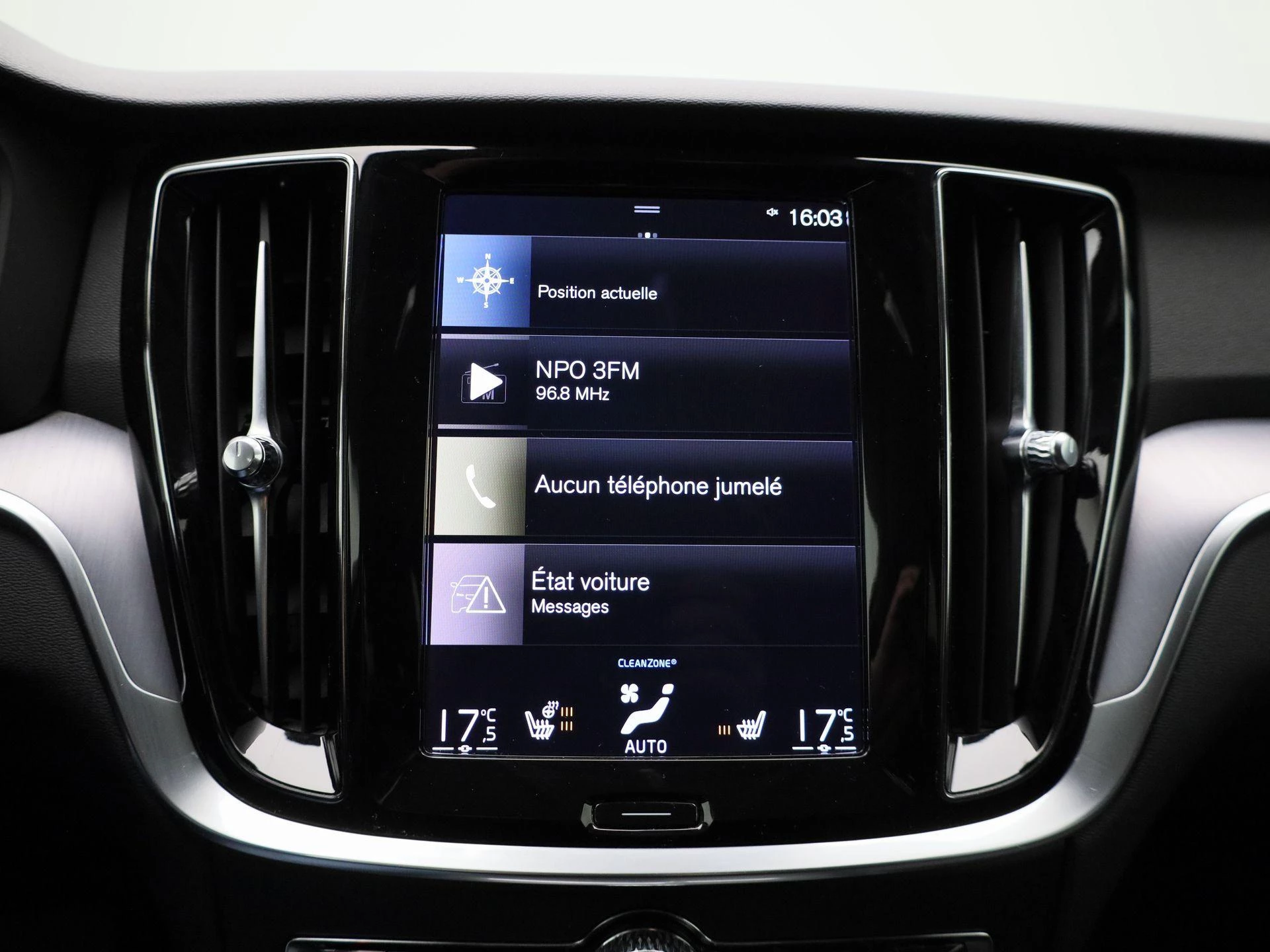 Volvo V60 B3 DCT Momentum Pro