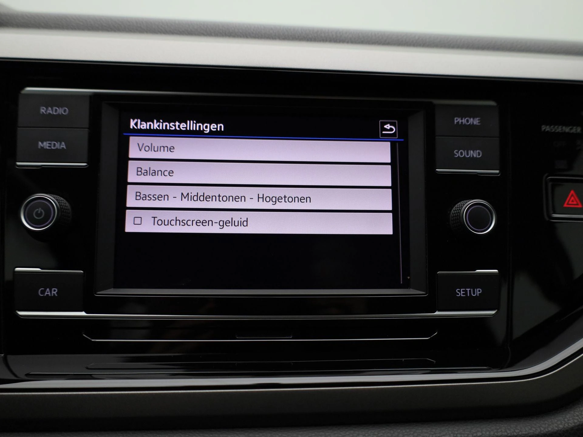 Volkswagen-Polo-image-18