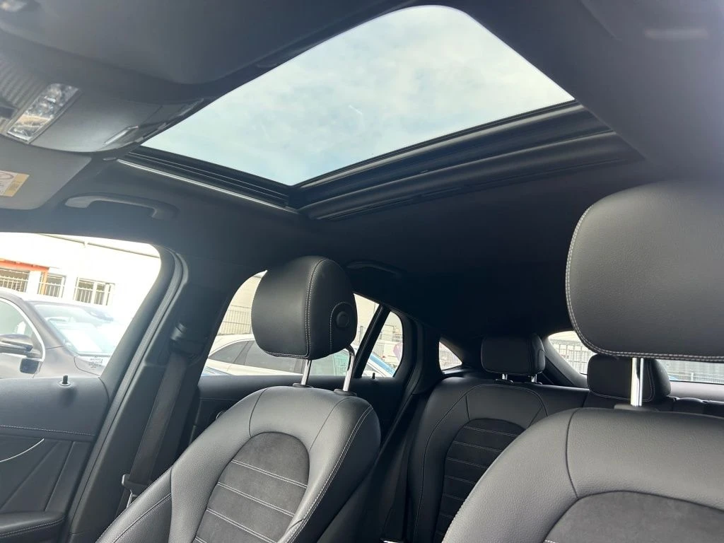 Mercedes-Benz-GLC 400 d-image-18