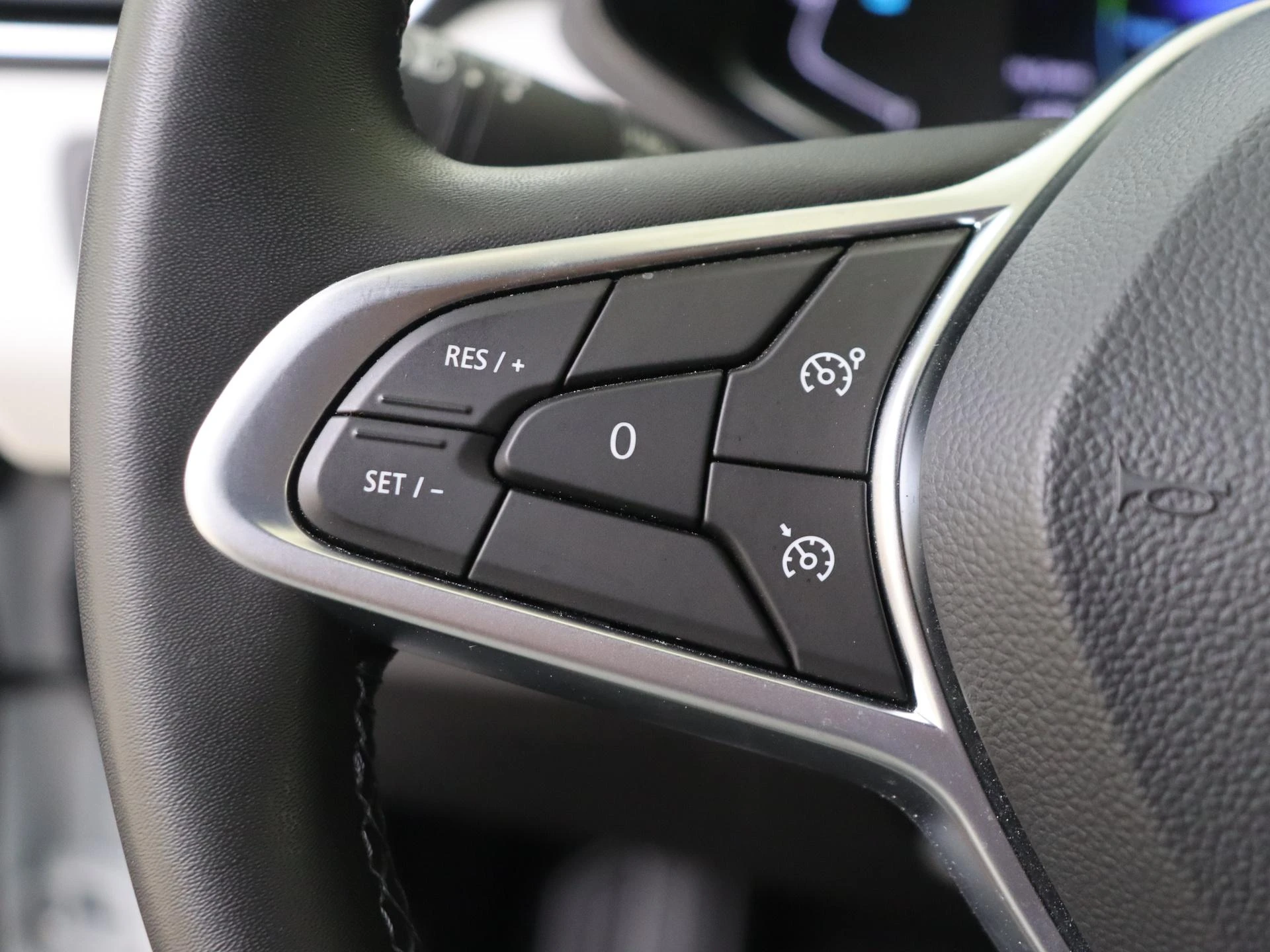 Renault-Clio-image-11