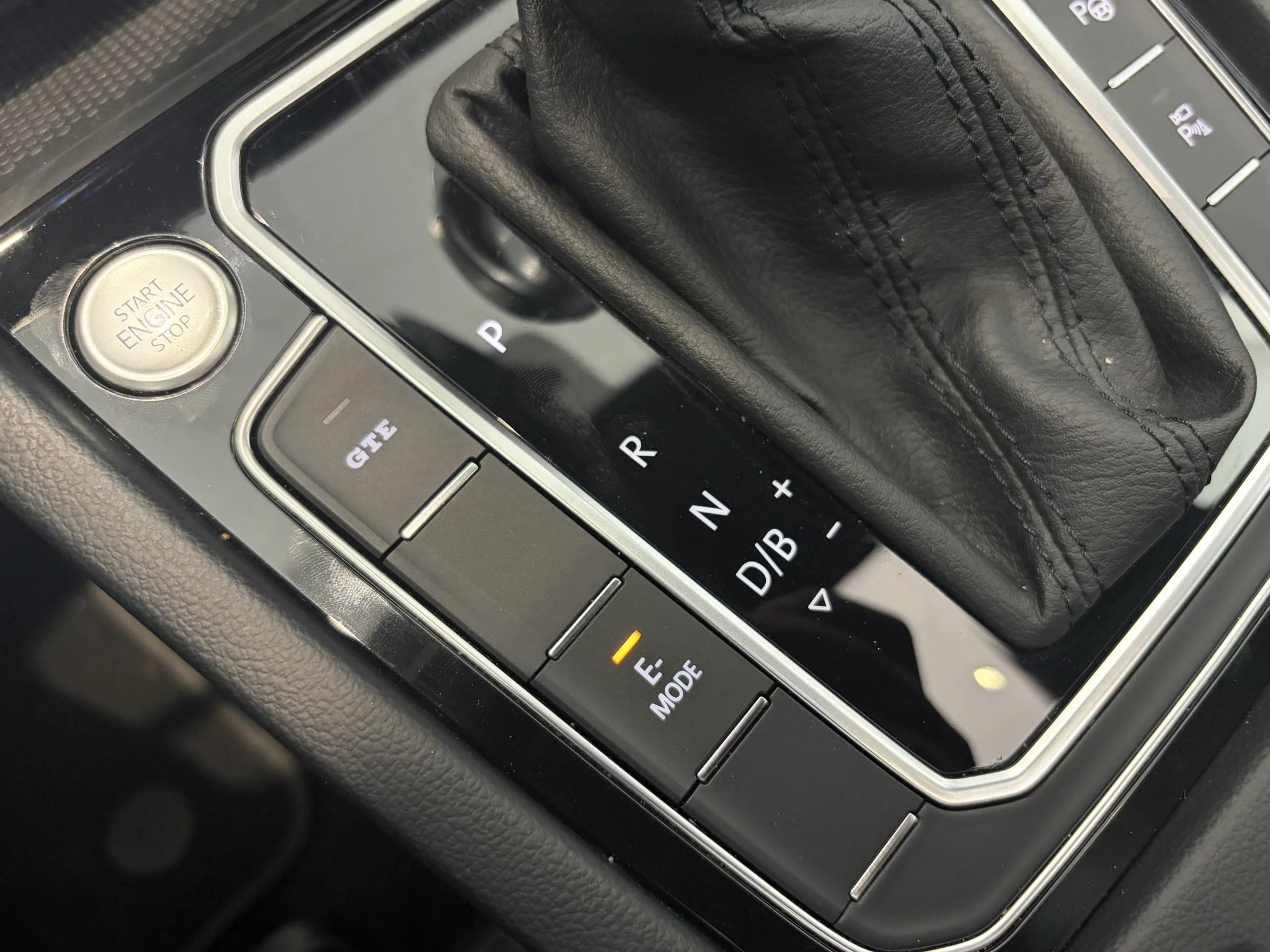 Volkswagen-Passat-image-19