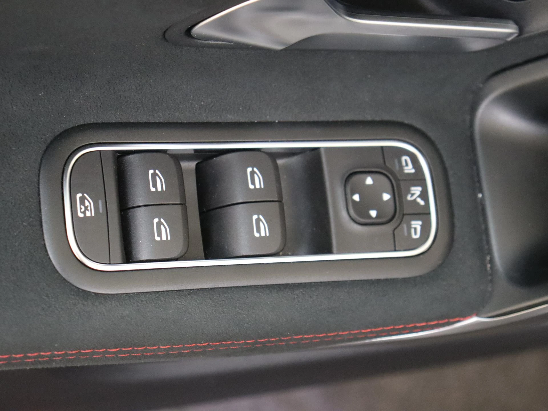 Mercedes-Benz-CLA-image-26