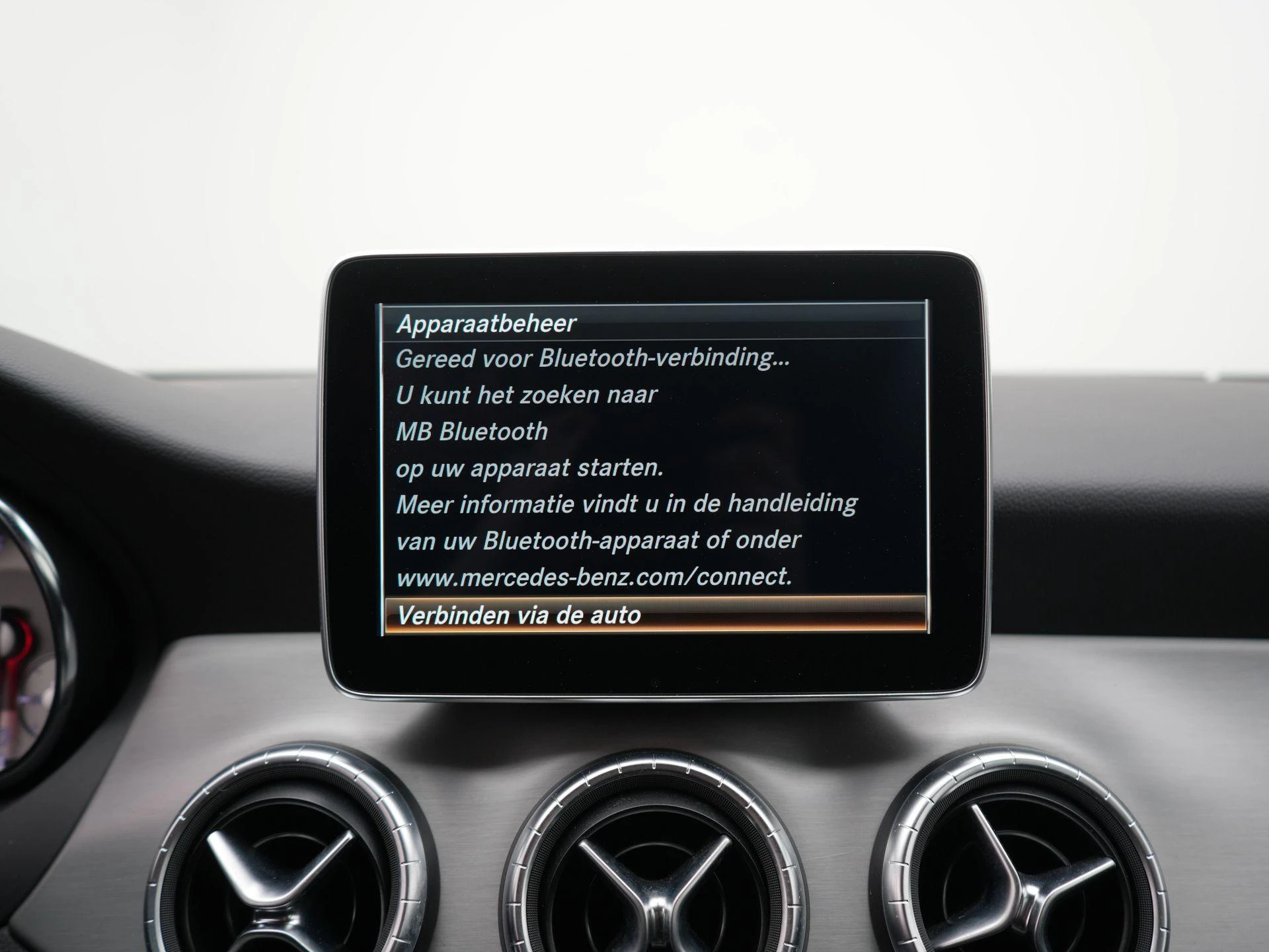 Mercedes-Benz-CLA-image-13