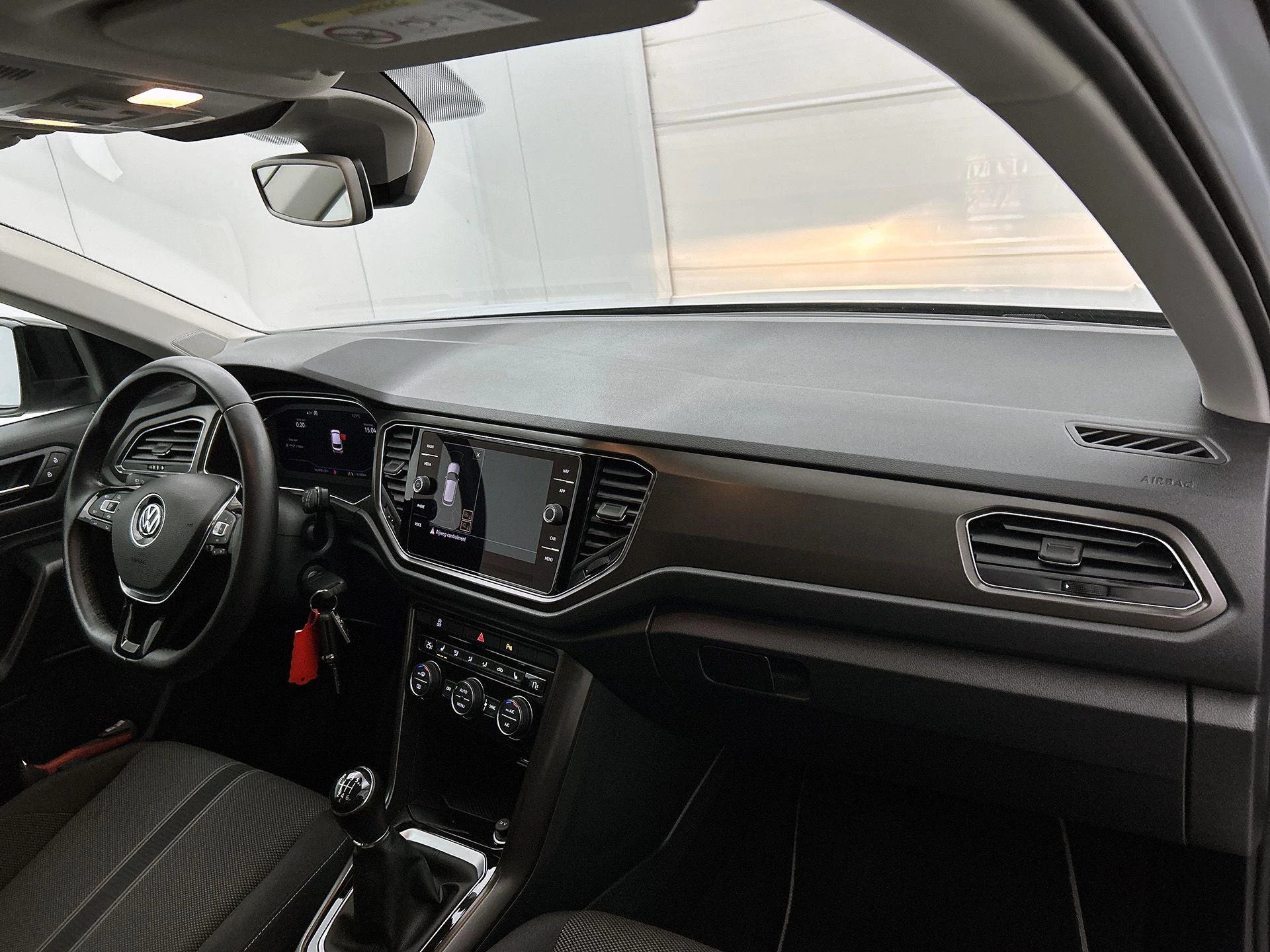 Volkswagen-T-Roc-image-20