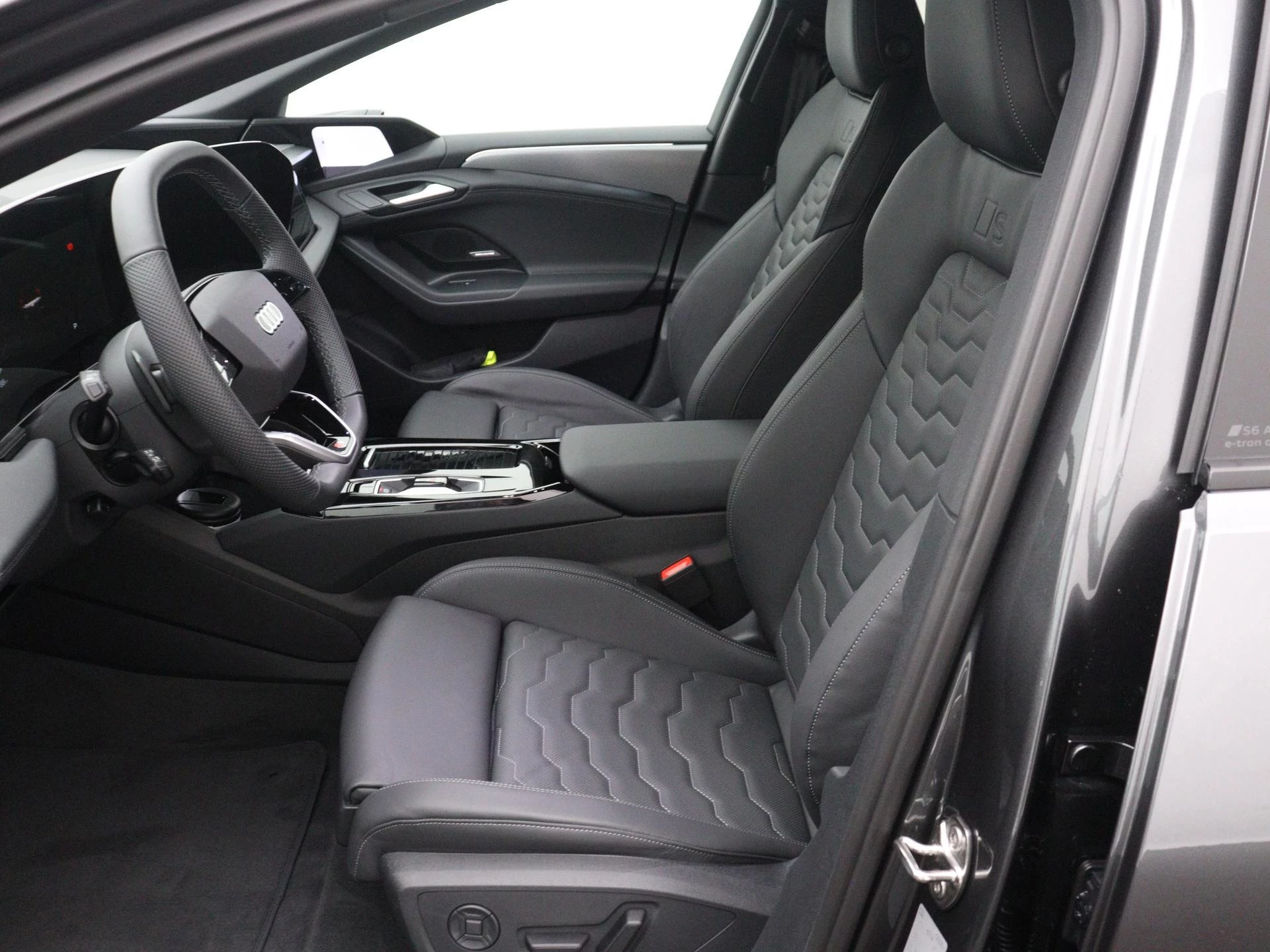 Audi-A6 Avant e-tron-image-9