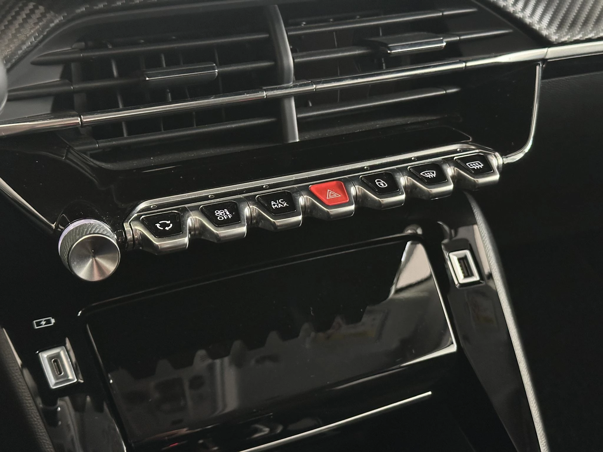 Peugeot-e-2008-image-16