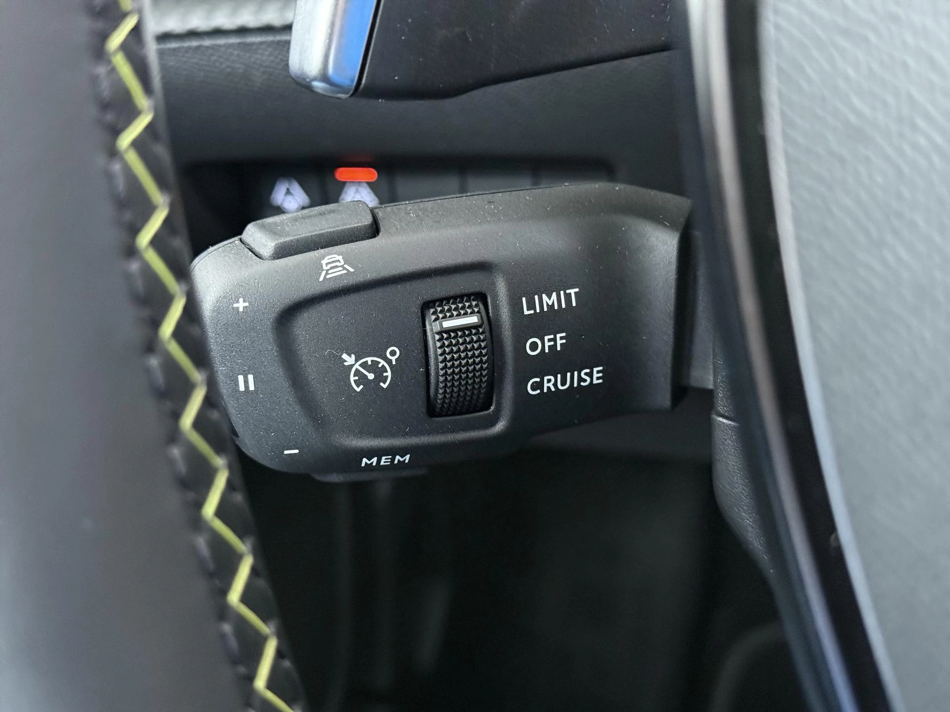 Peugeot-208-image-20