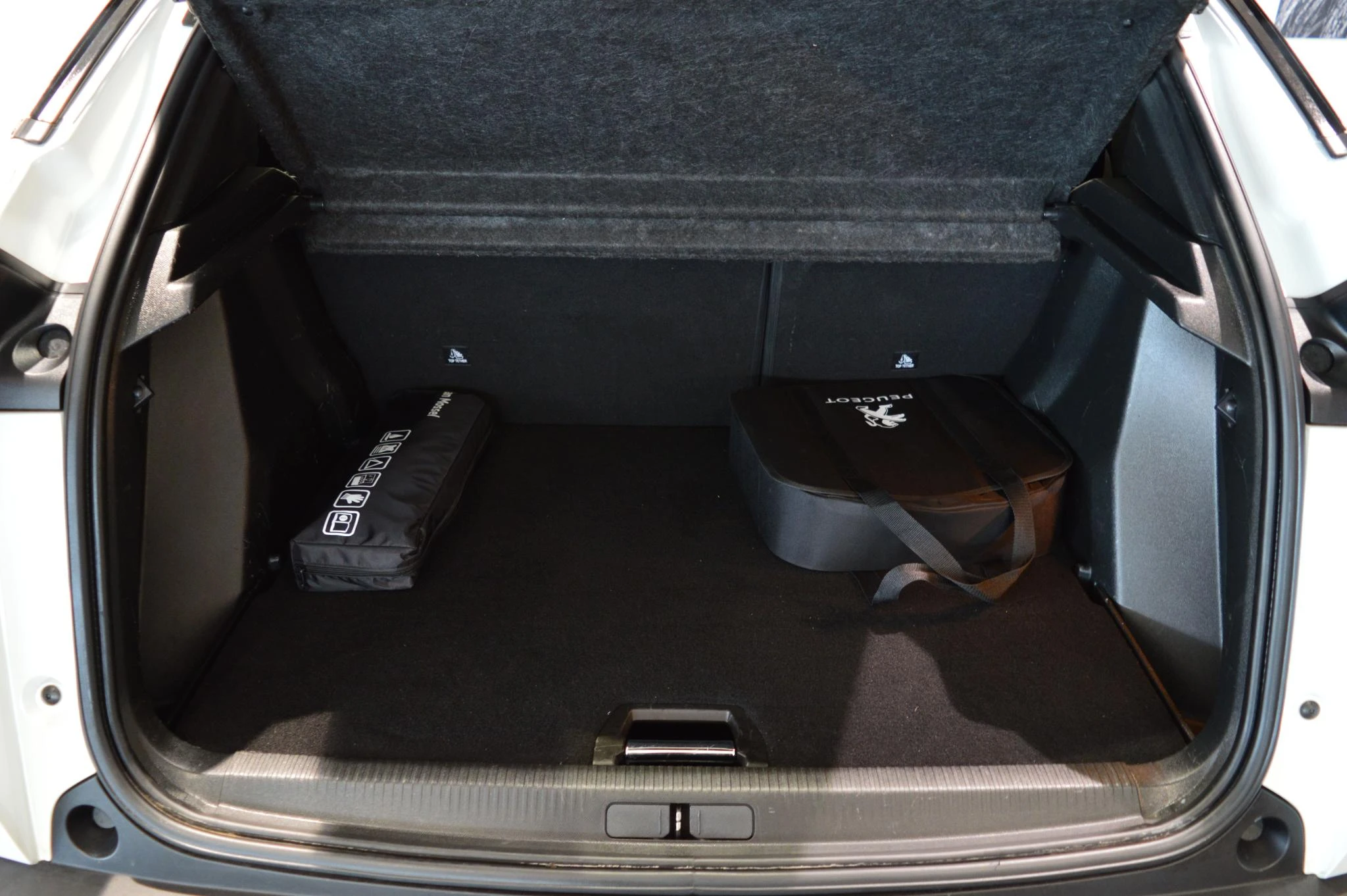 Peugeot-e-2008-image-19