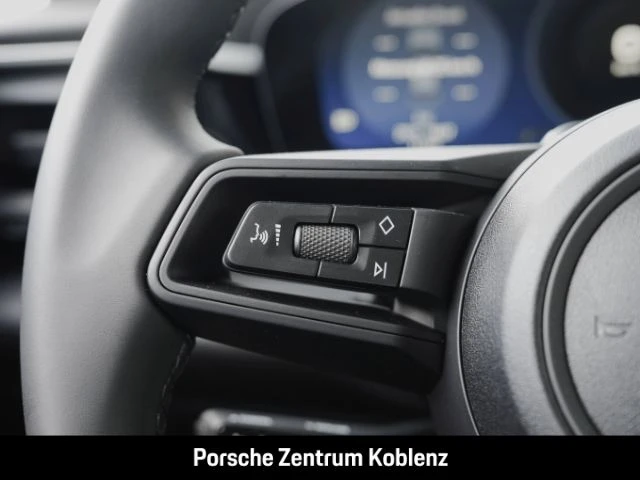 Porsche Macan 4 -