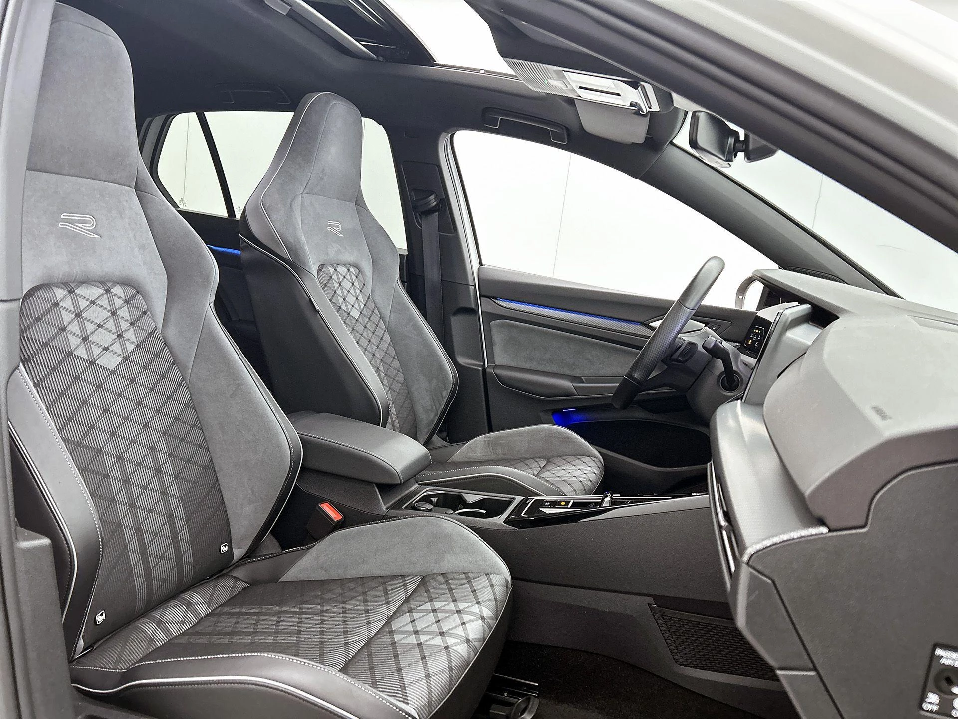 Volkswagen-Golf-image-31