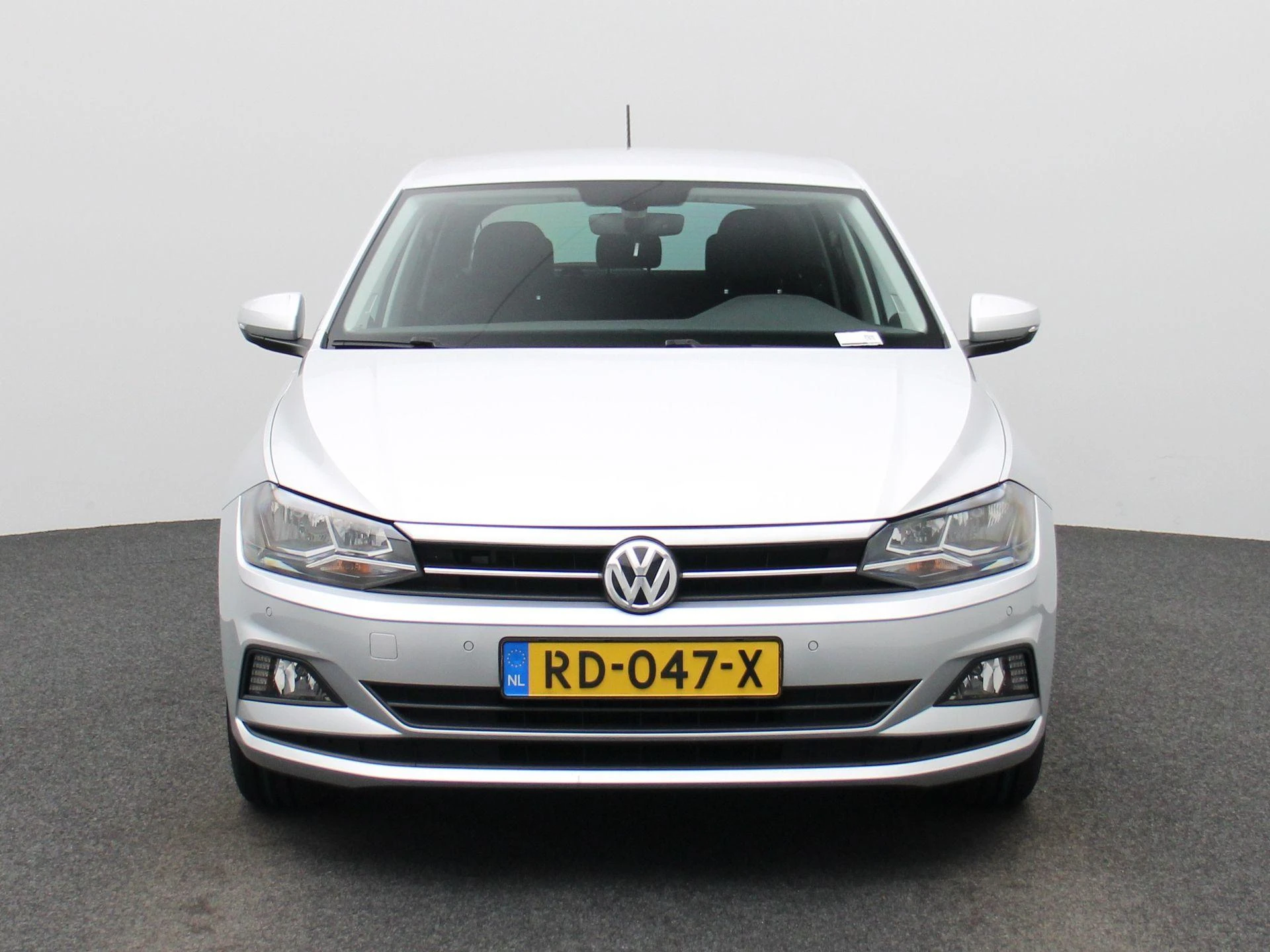 Volkswagen-Polo-image-2