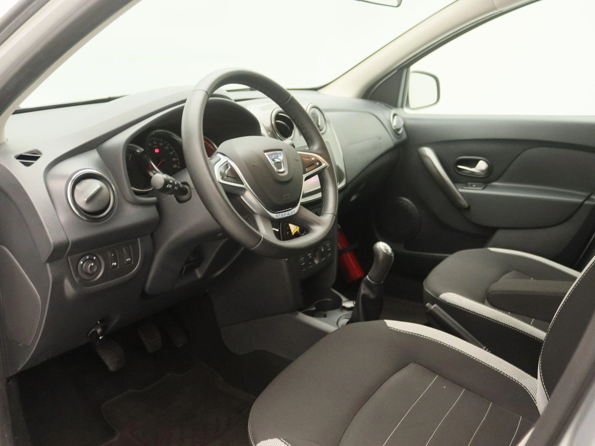 Dacia-Sandero Stepway-image-21