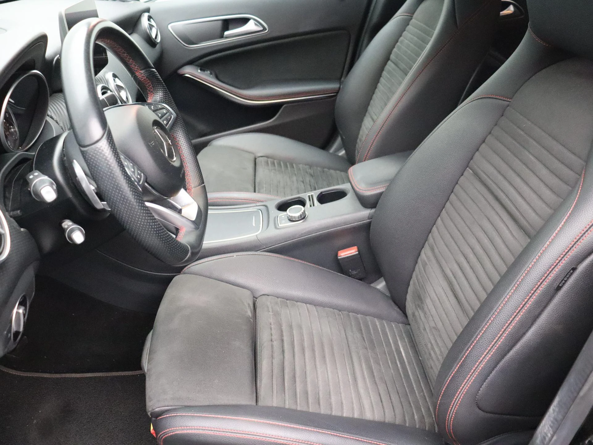 Mercedes-Benz-A-Klasse-image-9